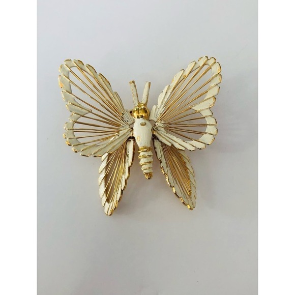 Monet butterfly gold-tone brooch - Picture 4 of 4